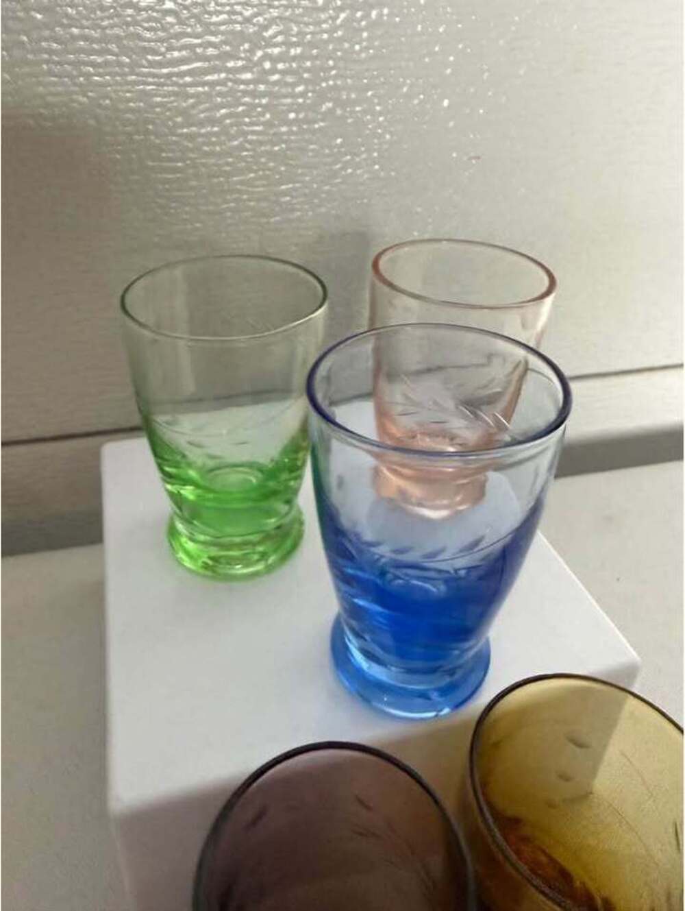 Set of 5 Vintage Etched Multi-Color Glass shot glasses - Picture 3 of 8